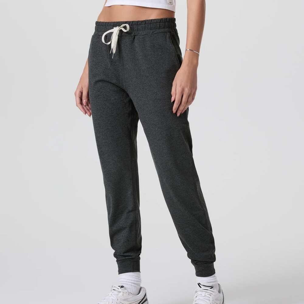 Vuori Performance Jogger Sweatpants, size small, great preowned condition